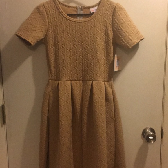 LuLaRoe Dresses & Skirts - Gold lularoe Amelia size xs